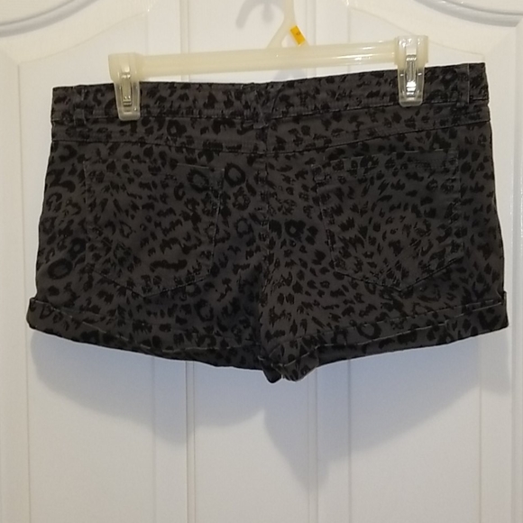 Miley Cyrus max azria cheetah print shorts - Picture 2 of 6